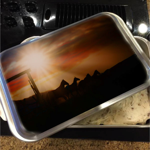 Caballo Sunset Cake Pan with Lid